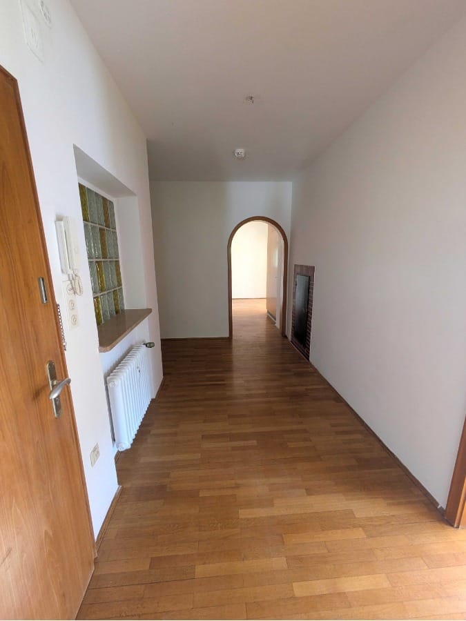 Geräumig, gepflegt und mit bester Aussicht: 4 Zimmer Wohnung nahe Klinikum. - Impression 5 in Amberg