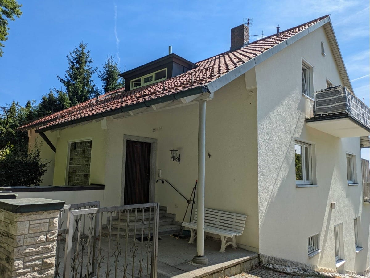 Geräumig, gepflegt und mit bester Aussicht: 4 Zimmer Wohnung nahe Klinikum. - Impression 3 in Amberg