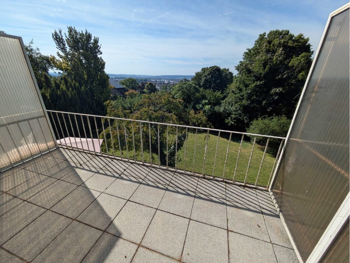 Geräumig, gepflegt und mit bester Aussicht: 4 Zimmer Wohnung nahe Klinikum. - Impression 2 in Amberg