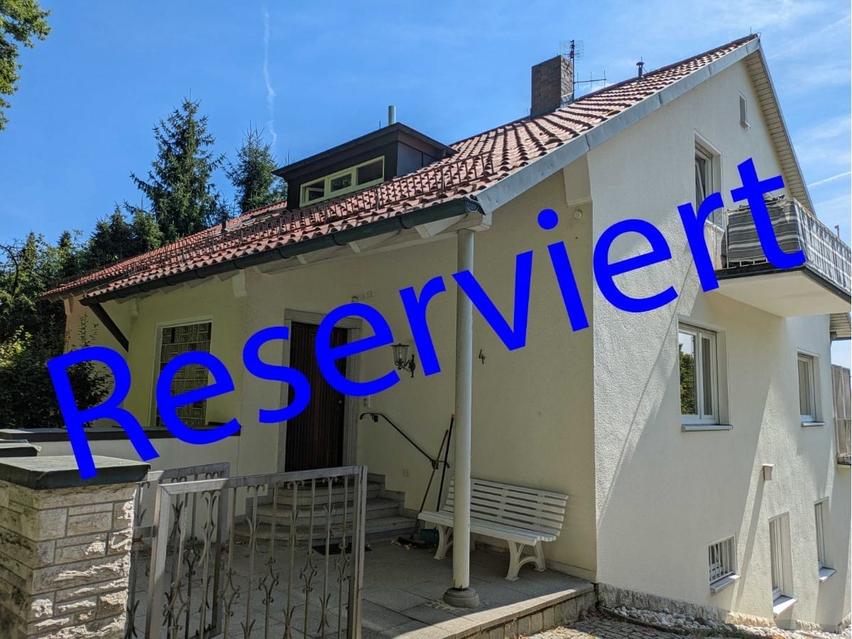 Geräumig, gepflegt und mit bester Aussicht: 4 Zimmer Wohnung nahe Klinikum. - Titelbild in Amberg